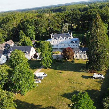 Château Campsite: Rustic Outdoor Experience Brain-sur-Allonnes Exterior photo